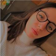 Studentessa universitaria che offre lezioni di matematica